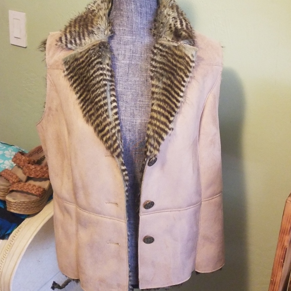 Suede and Faux fur jacket EUC! Size L